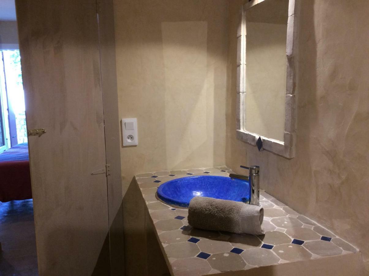 Mas Des Broussonnetiers Apartamento Barjac  Exterior foto